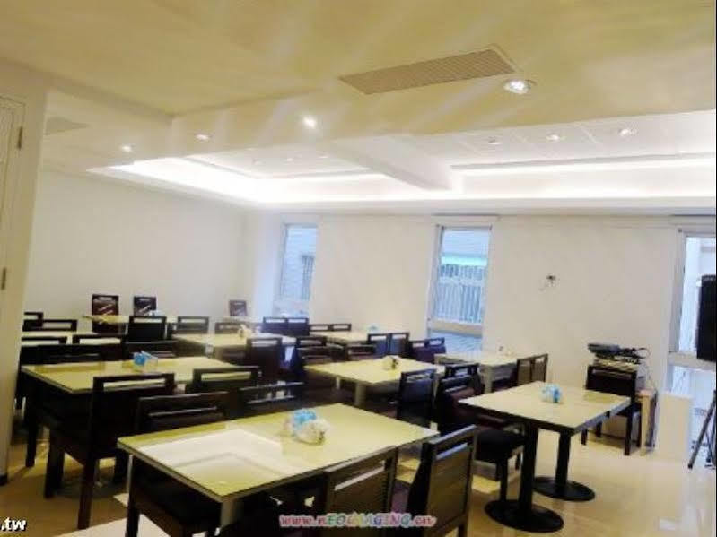 Just Enjoy Business Hotel Tainan Exterior foto